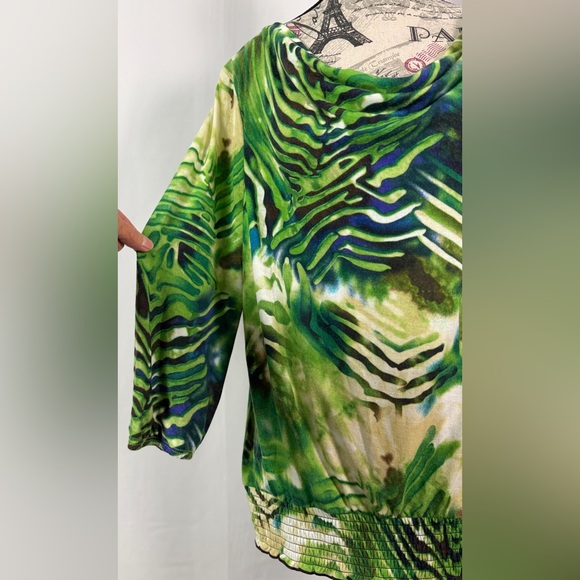 I.N. Studio Green/Blue Abstract Cowl neck/ keyhole
Back/ Long Sleeve Top/ size L - Picture 9 of 13